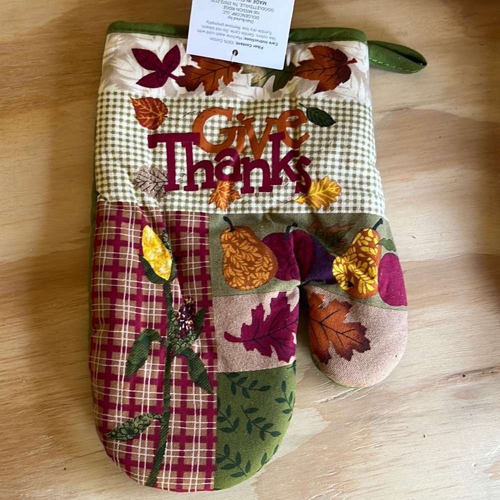 NWT! Perfect Harvest Oven Mitt